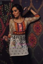Shraddha Kapoor models for Anita Dogre_s Global Desi in Mehbob on 8th July 2011 (74).JPG